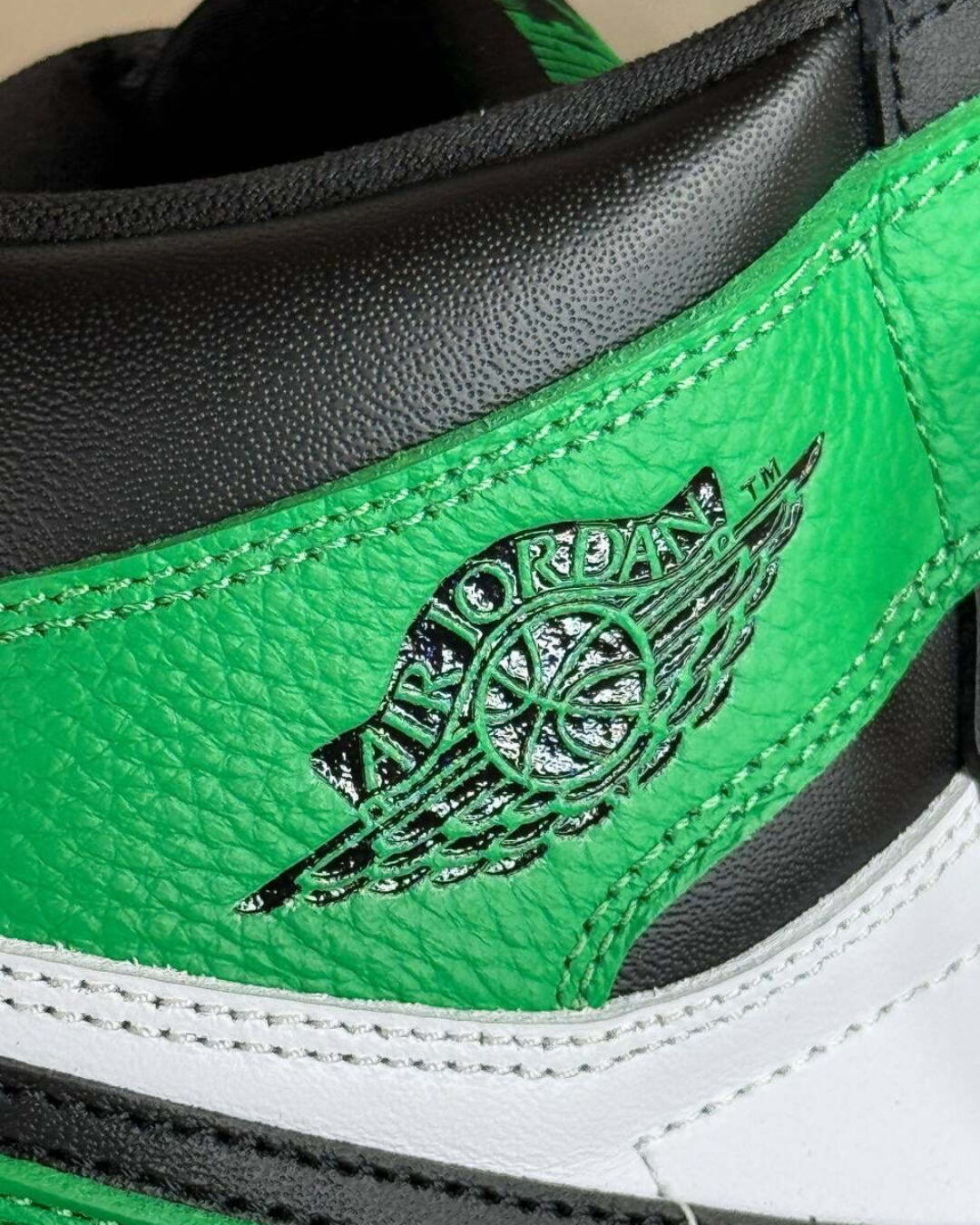 Кроссовки Jordan 1 High OG Lucky Green — изображение 5