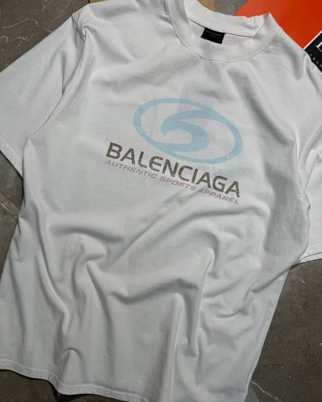 Футболка Balenciaga — изображение 5