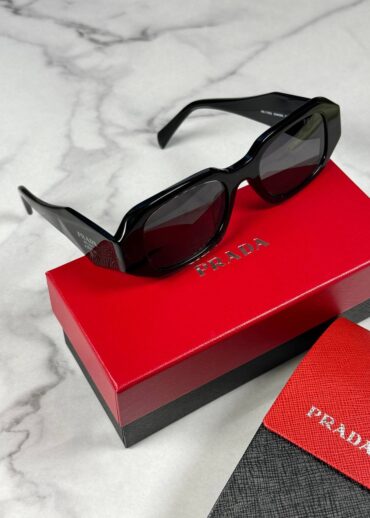 Очки Prada
