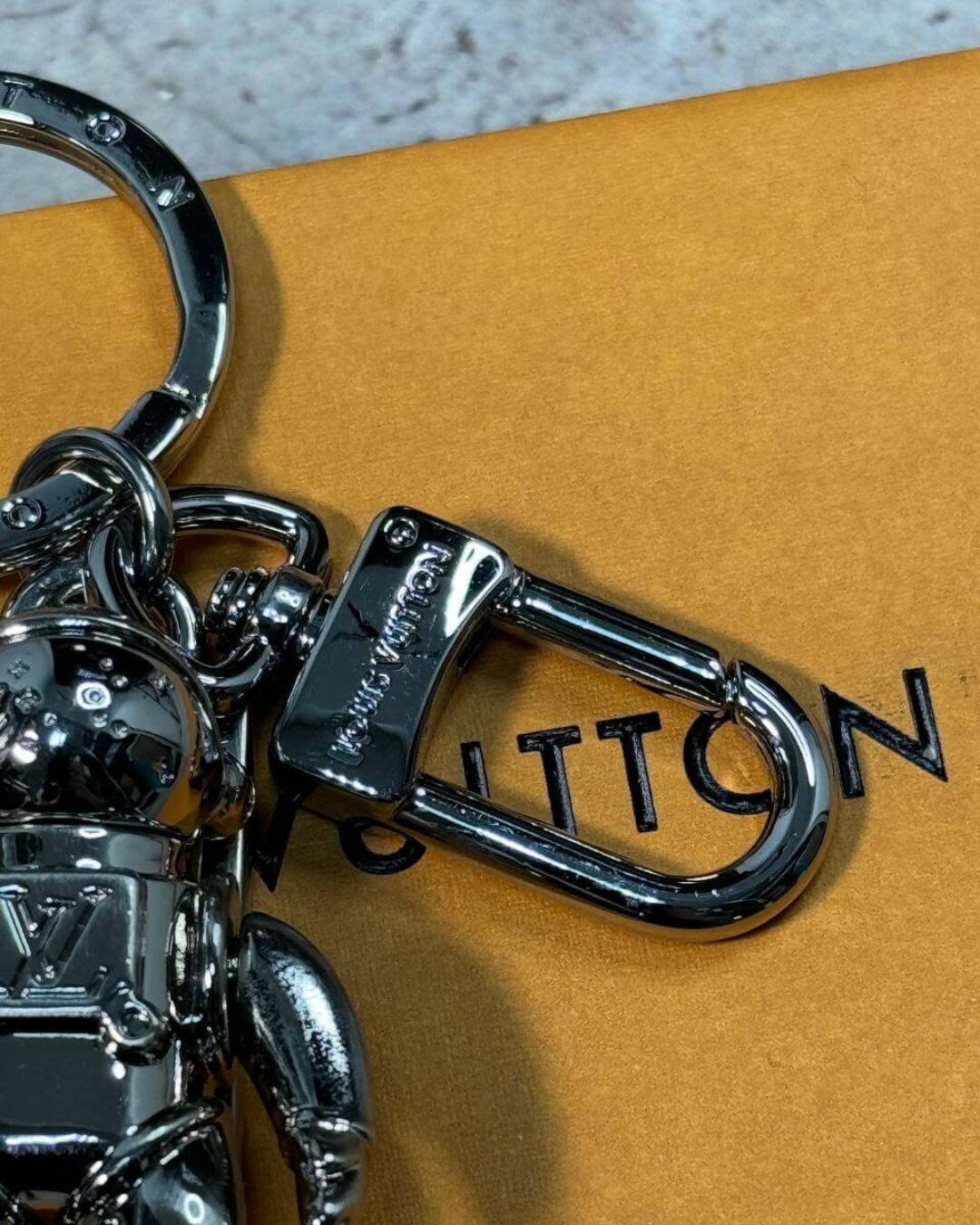 Брелок Louis Vuitton — изображение 2