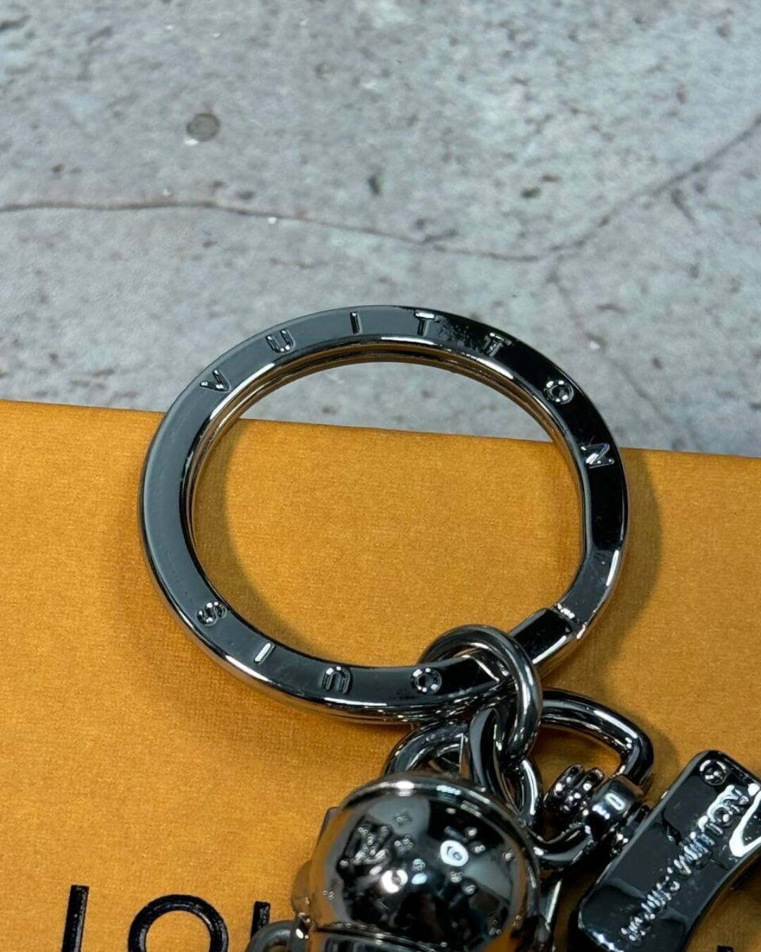 Брелок Louis Vuitton — изображение 3