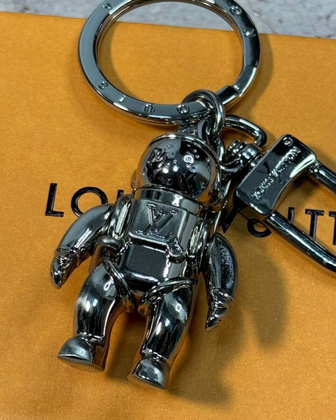 Брелок Louis Vuitton — изображение 6