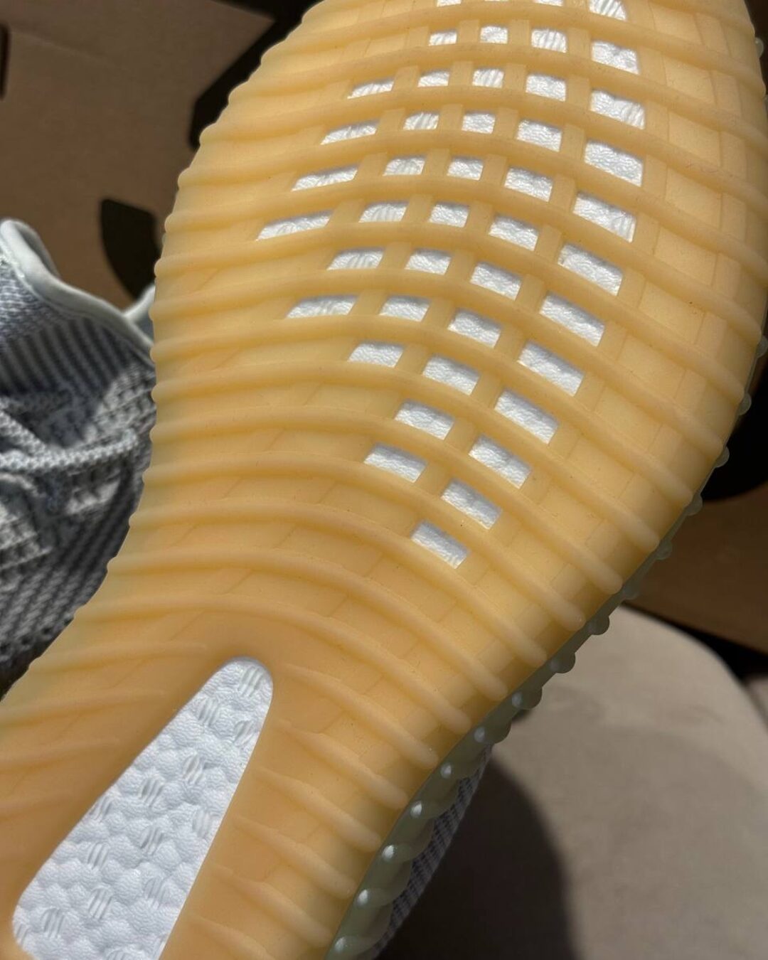 Yeezy 350 V2 Natural/ABEZ — изображение 6