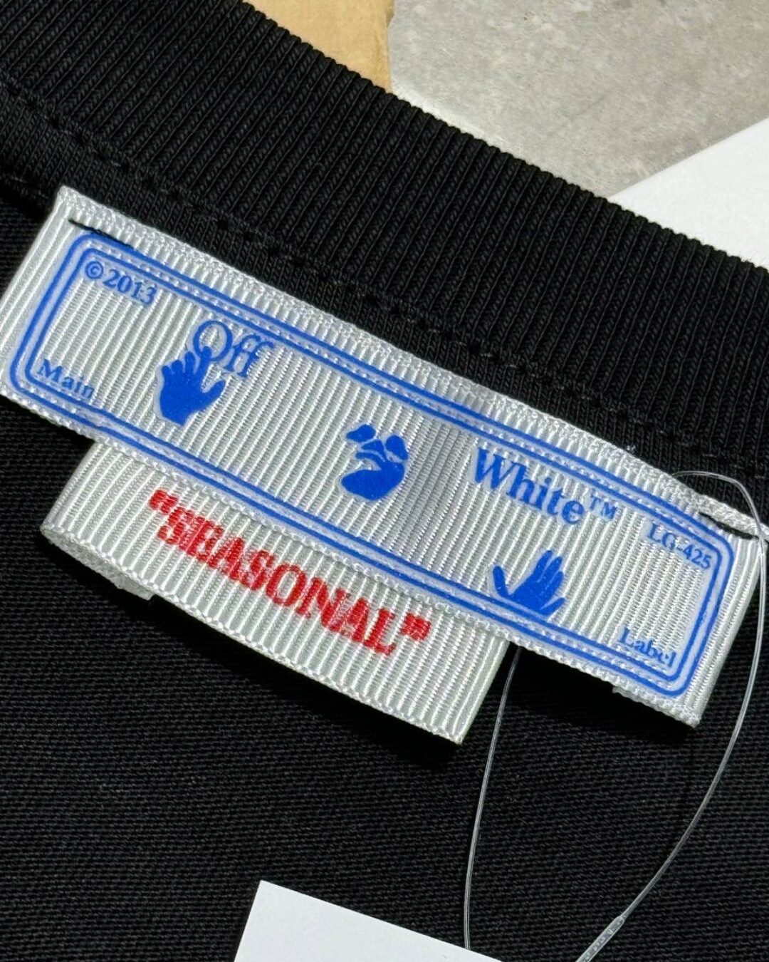 Футболка Off White x Kaws — изображение 8