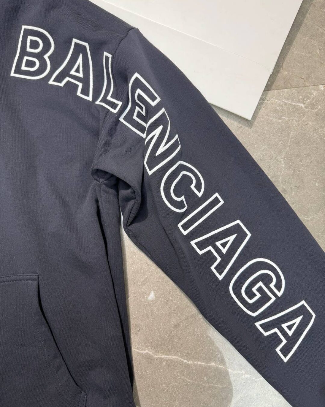 Худи Balenciaga — изображение 4