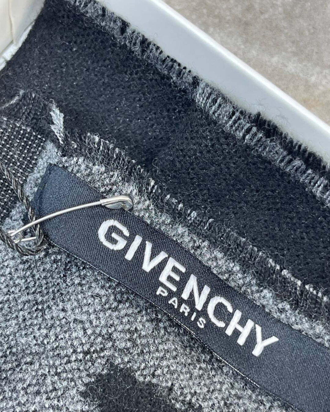 Шарф Givenchy — изображение 6