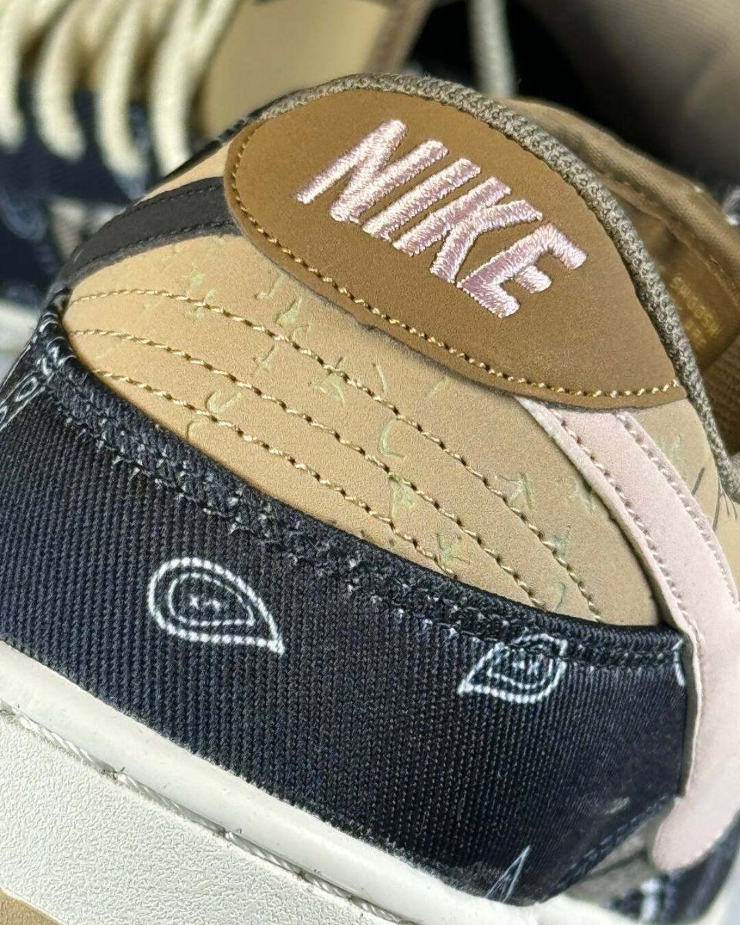 Кеды Nike SB Dunk Low Travis Scott — изображение 5