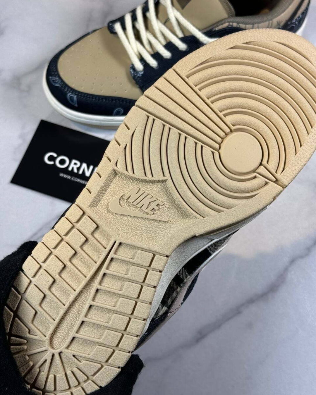 Кеды Nike SB Dunk Low Travis Scott — изображение 7