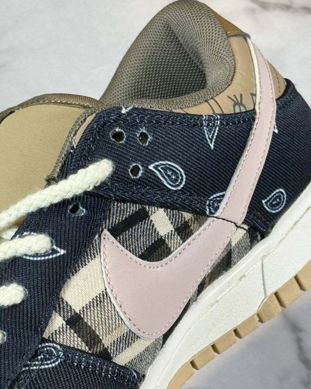 Кеды Nike SB Dunk Low Travis Scott — изображение 8