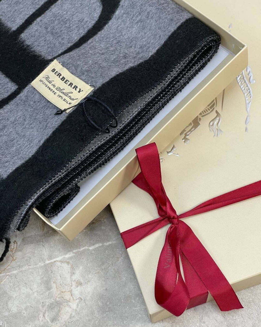 Шарф Burberry — изображение 4