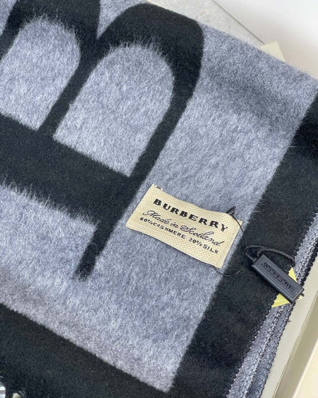 Шарф Burberry — изображение 4