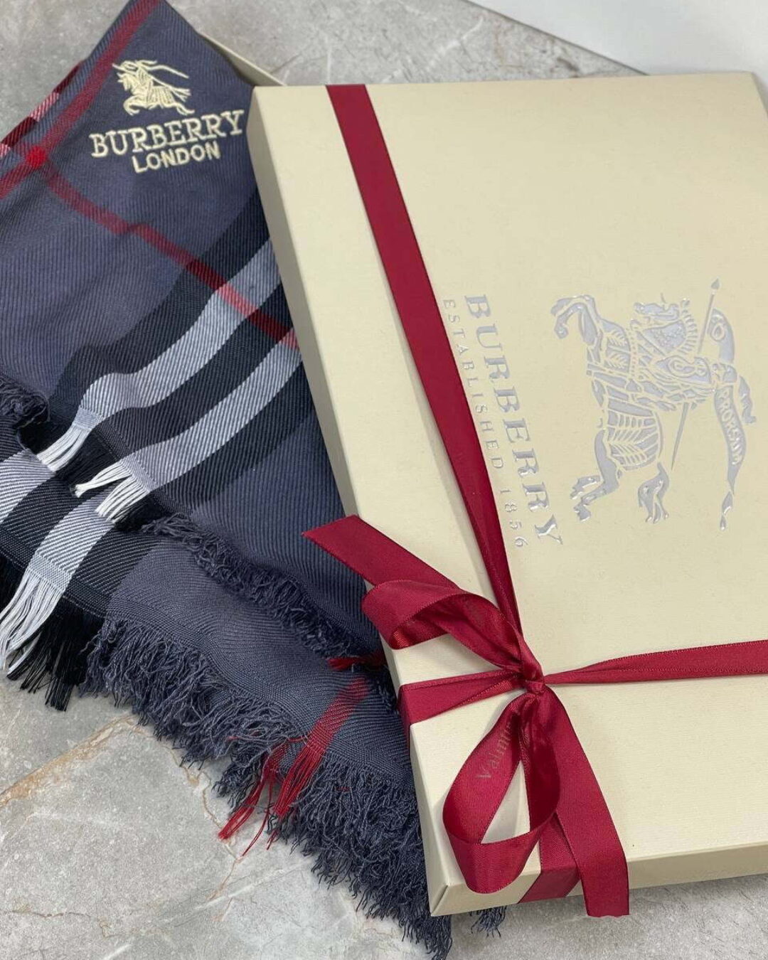 Шарф Burberry — изображение 3
