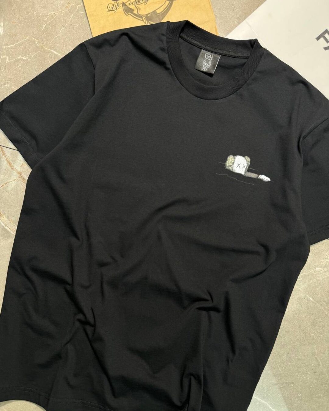 Футболка Off White x Kaws — изображение 3