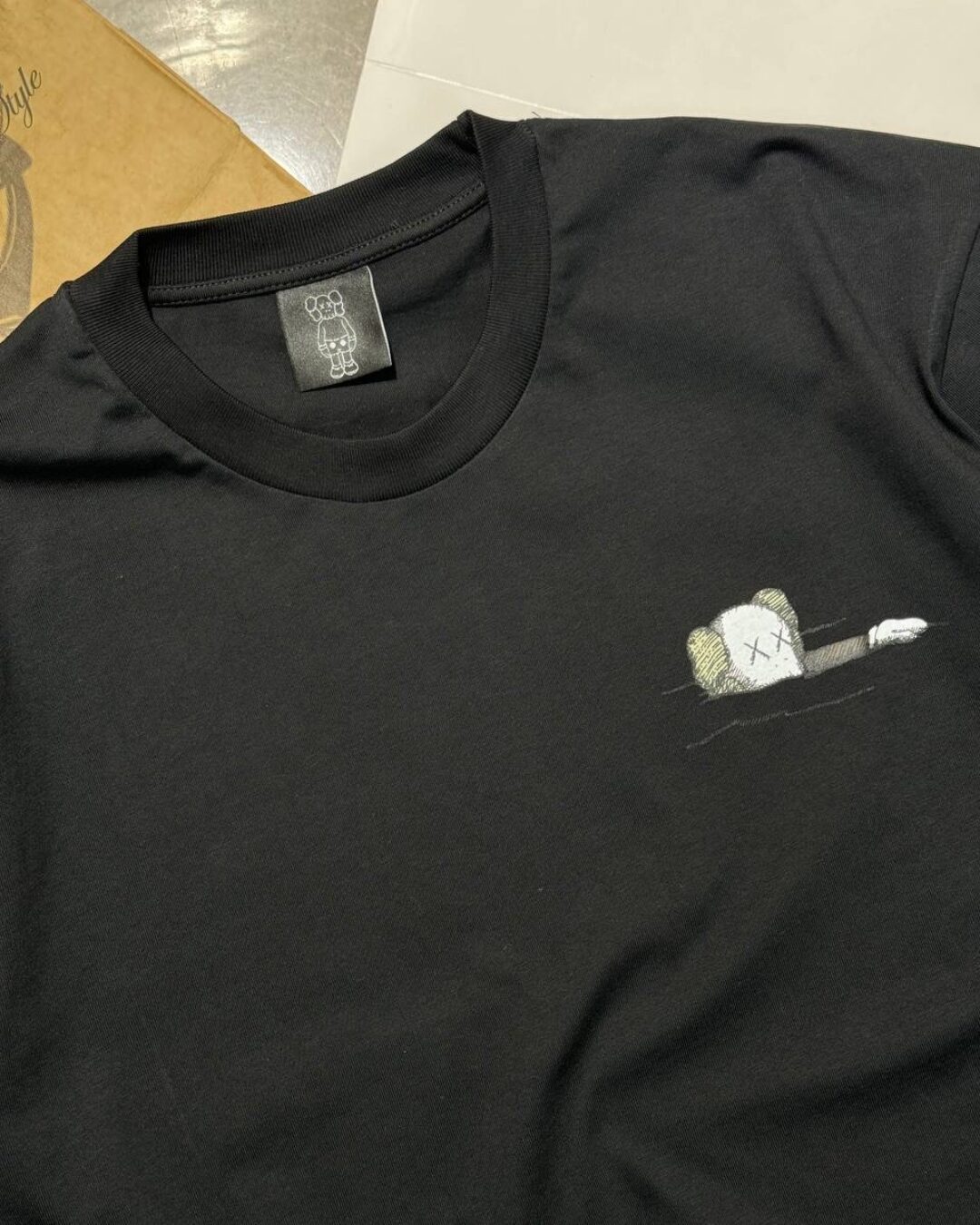 Футболка Off White x Kaws — изображение 4
