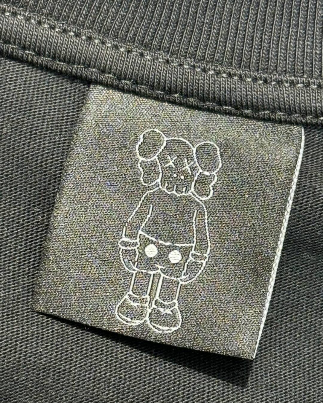 Футболка Off White x Kaws — изображение 6