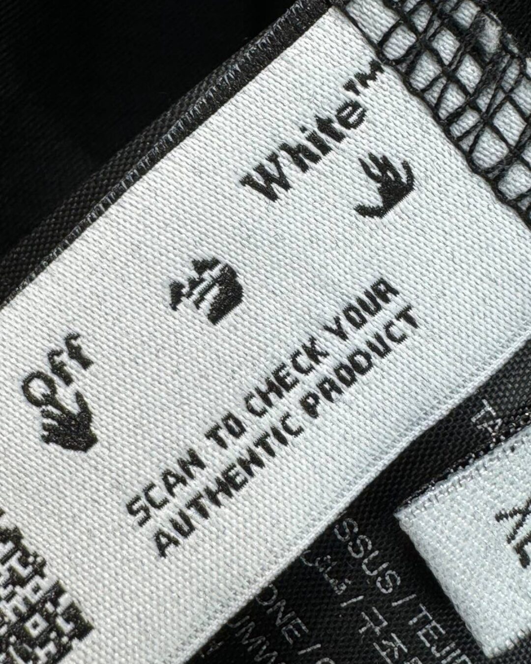 Футболка Off White x Kaws — изображение 8