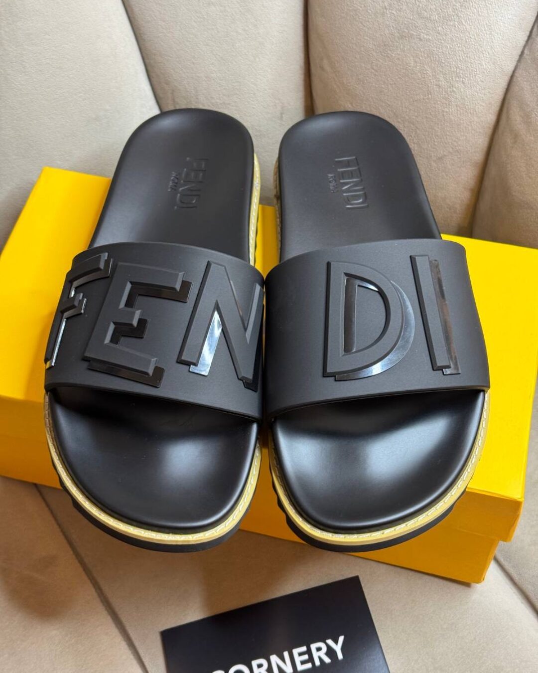 Тапки Fendi — изображение 2