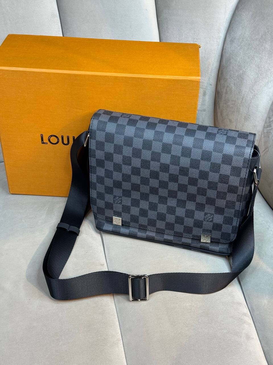 Сумка Louis Vuitton District PM (Premium)