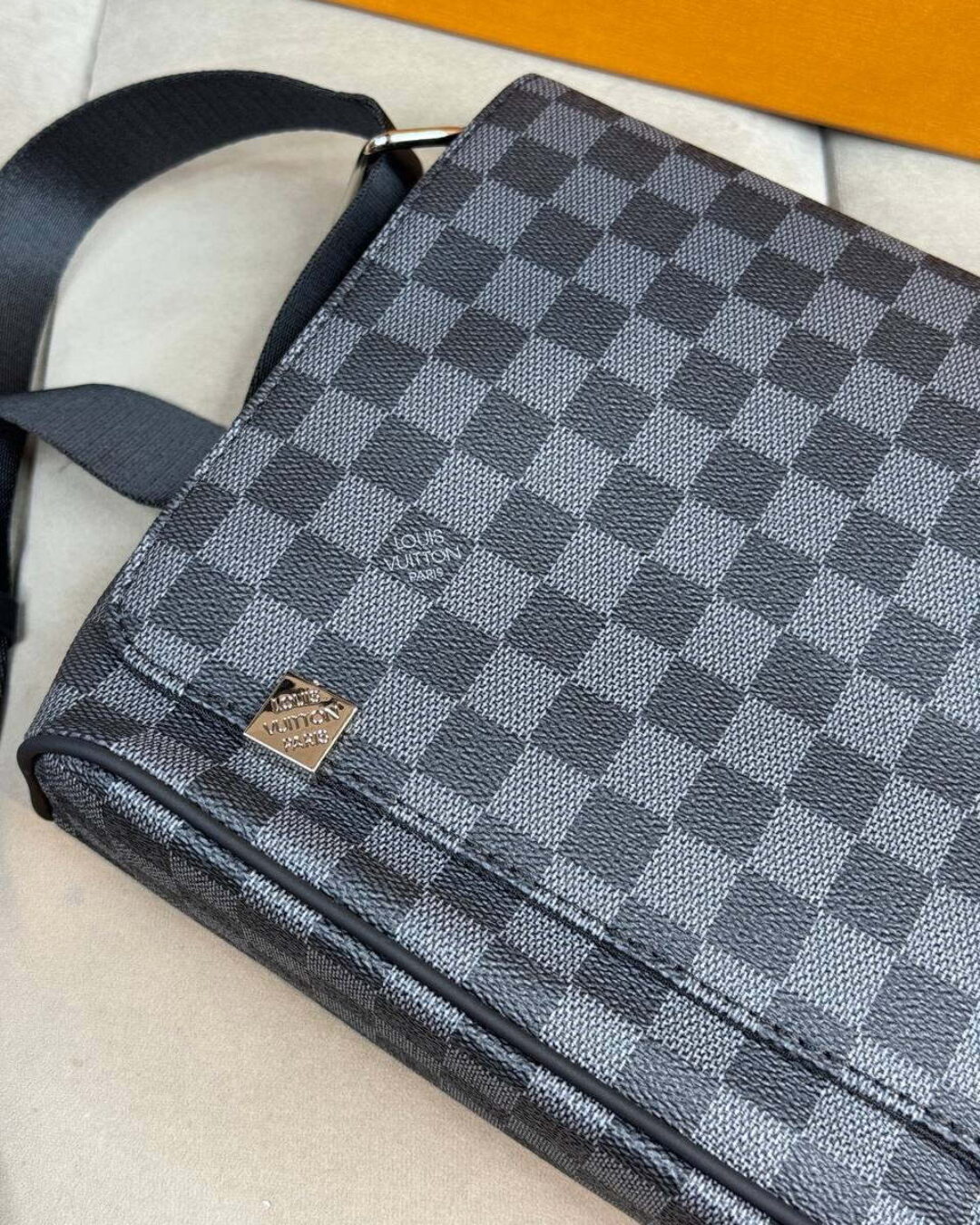 Сумка Louis Vuitton District PM (Premium) — изображение 9