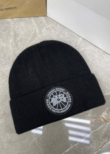 Шапка Canada Goose