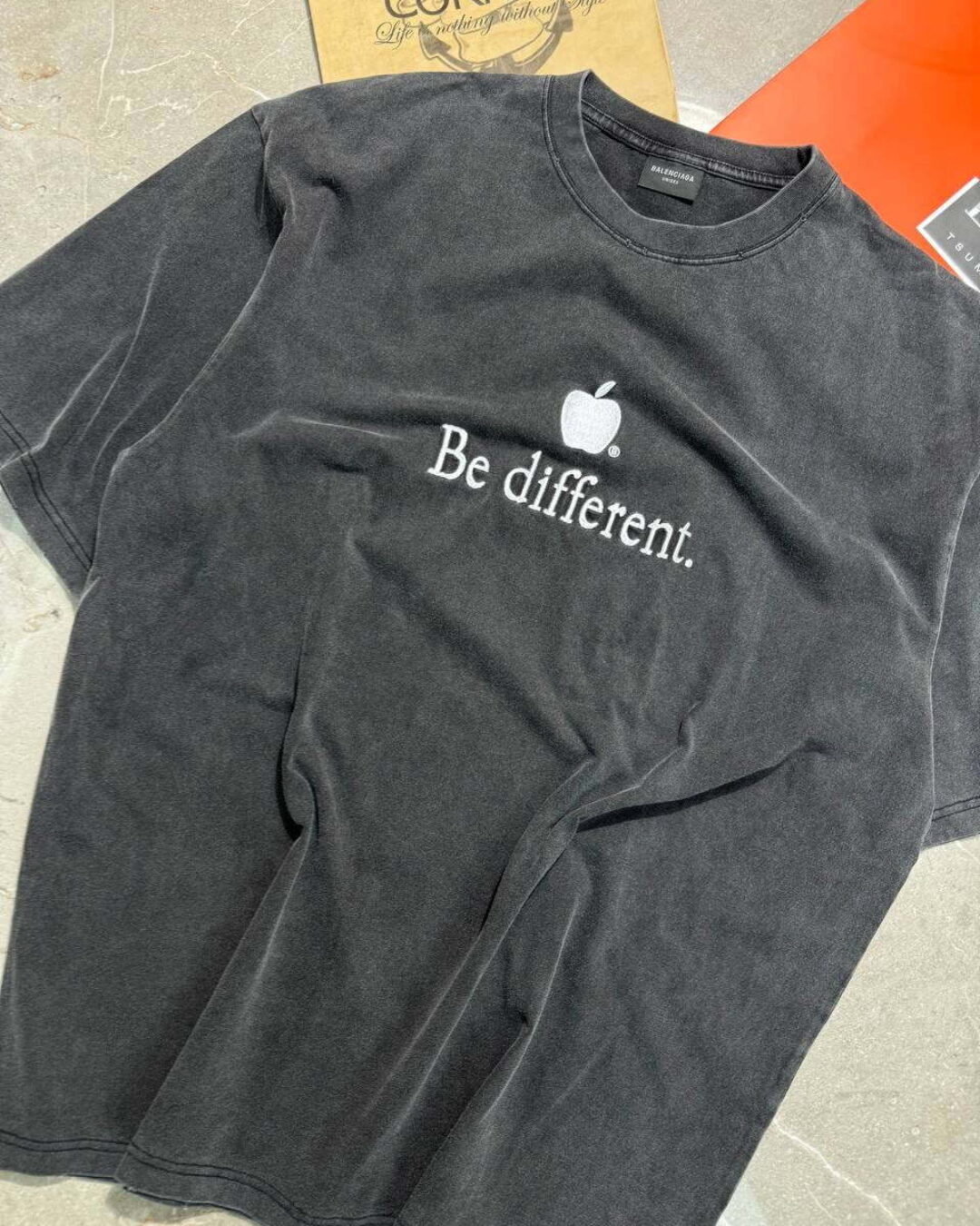 Футболка Balenciaga — изображение 5