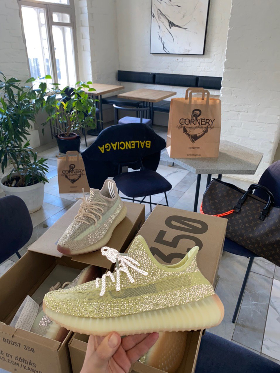 Yeezy 350 V2 Antlia — фото 9