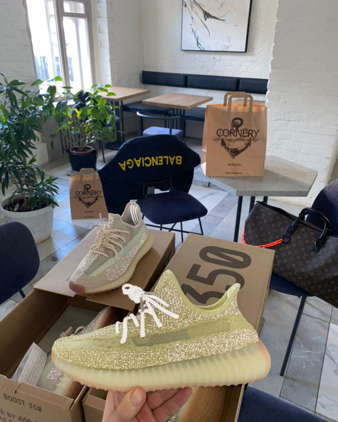 Yeezy 350 V2 Antlia — изображение 9