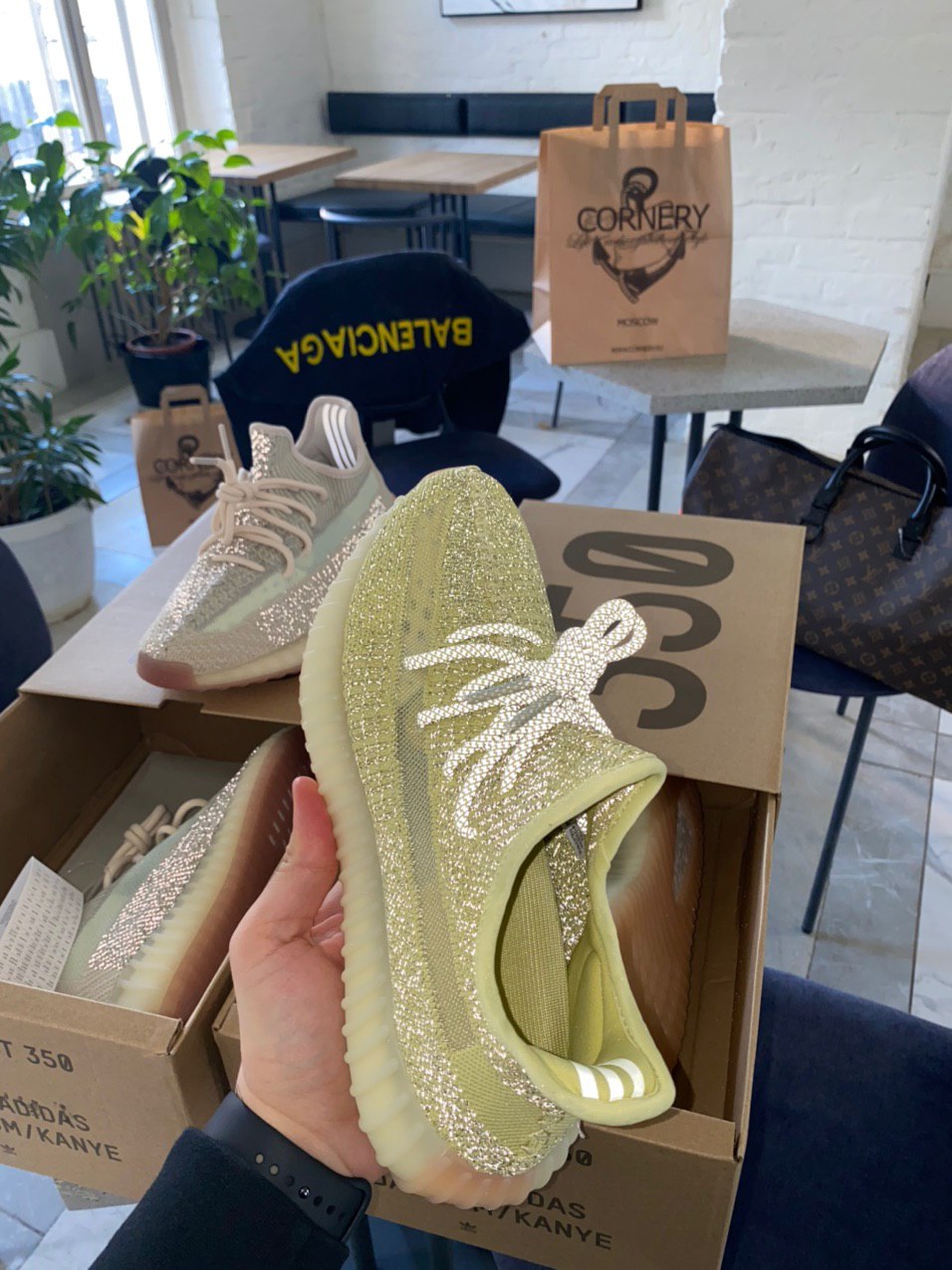 Yeezy 350 V2 Antlia — фото 8