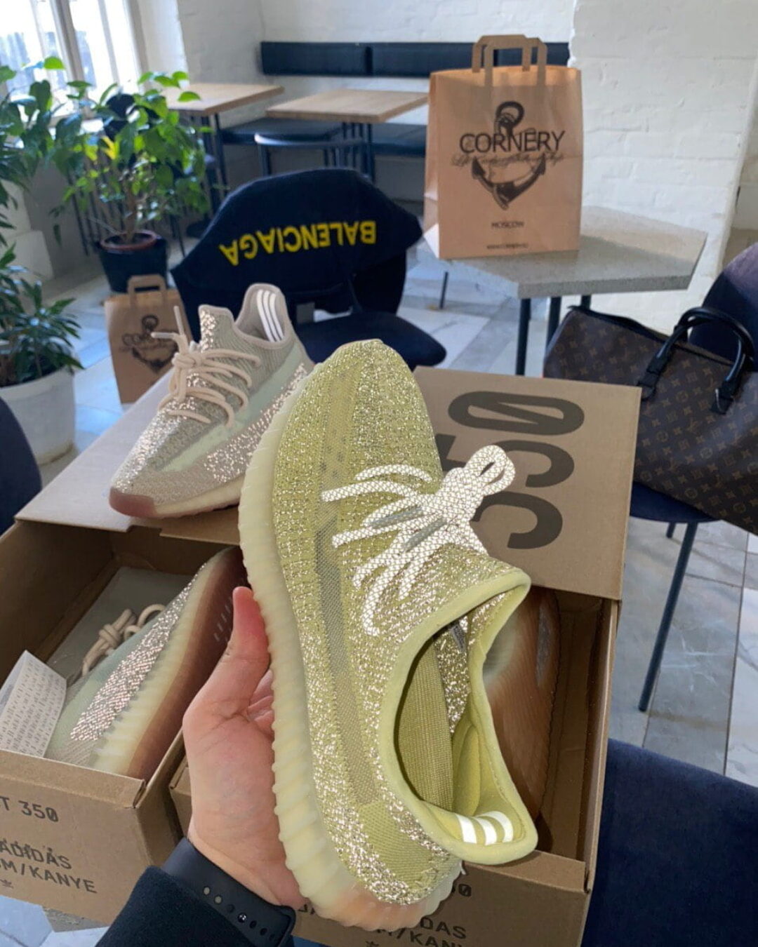 Yeezy 350 V2 Antlia — изображение 8