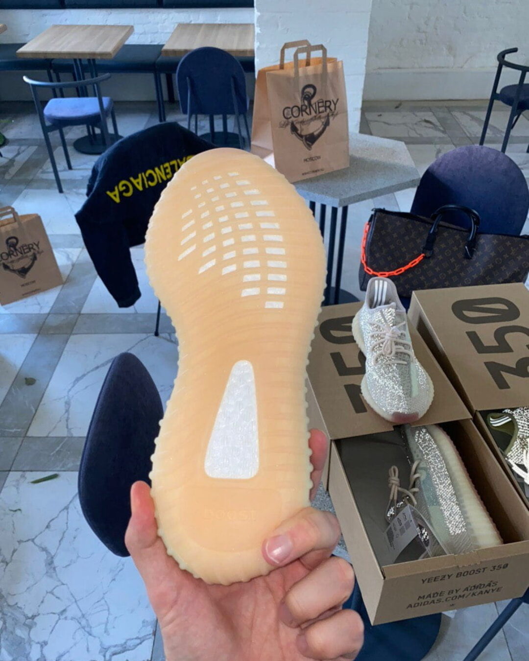Yeezy 350 V2 Antlia — изображение 6