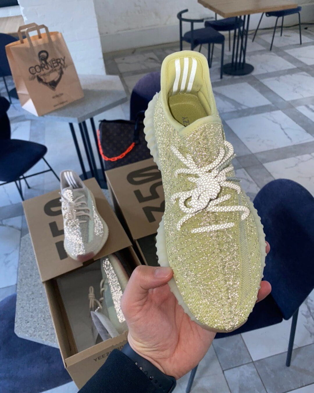 Yeezy 350 V2 Antlia — изображение 3