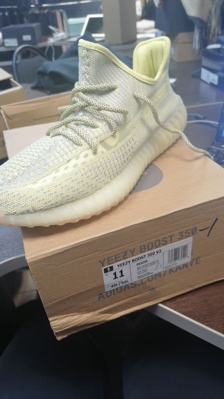Yeezy 350 V2 — фото 10
