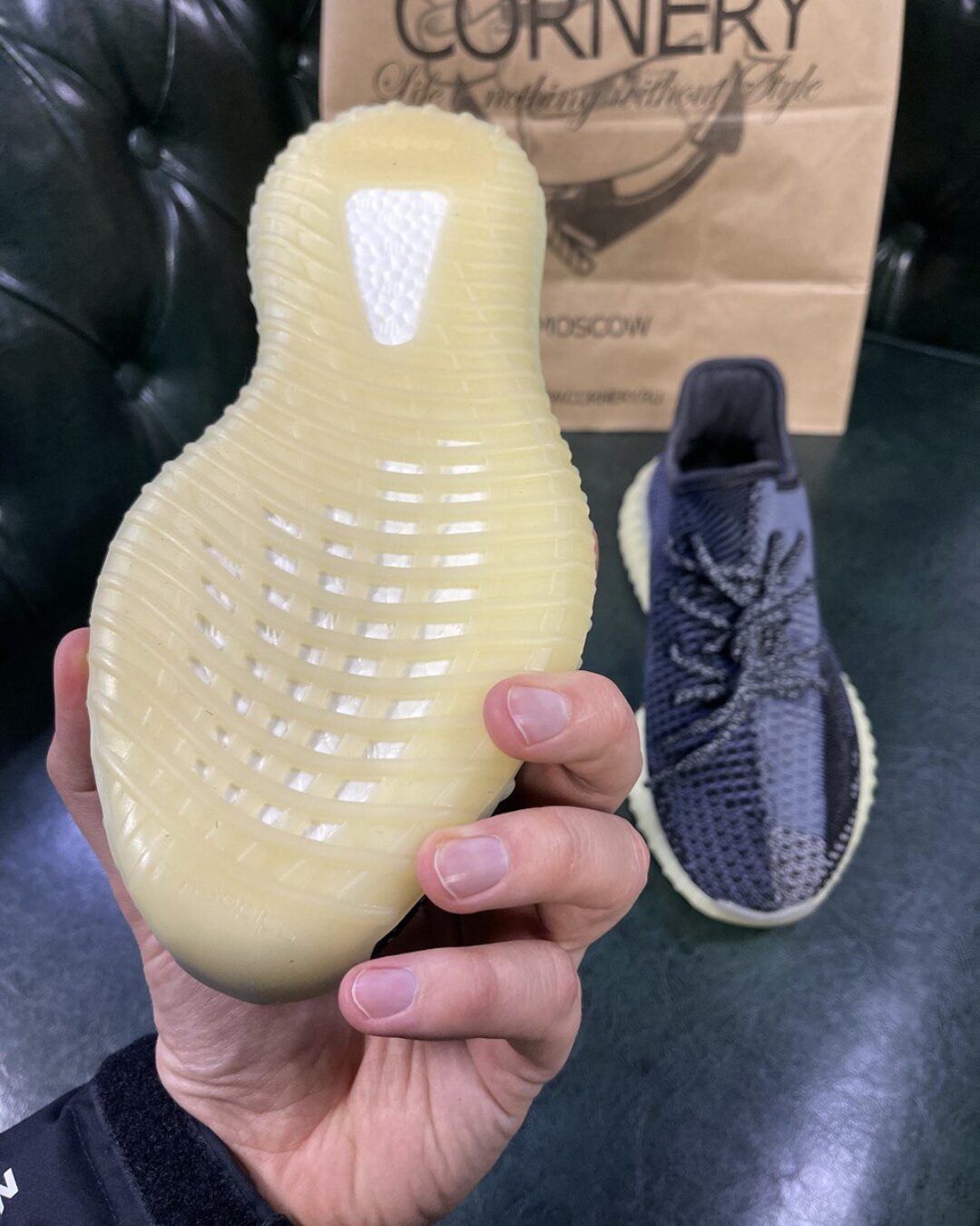 Yeezy 350 V2 Asriel — изображение 4