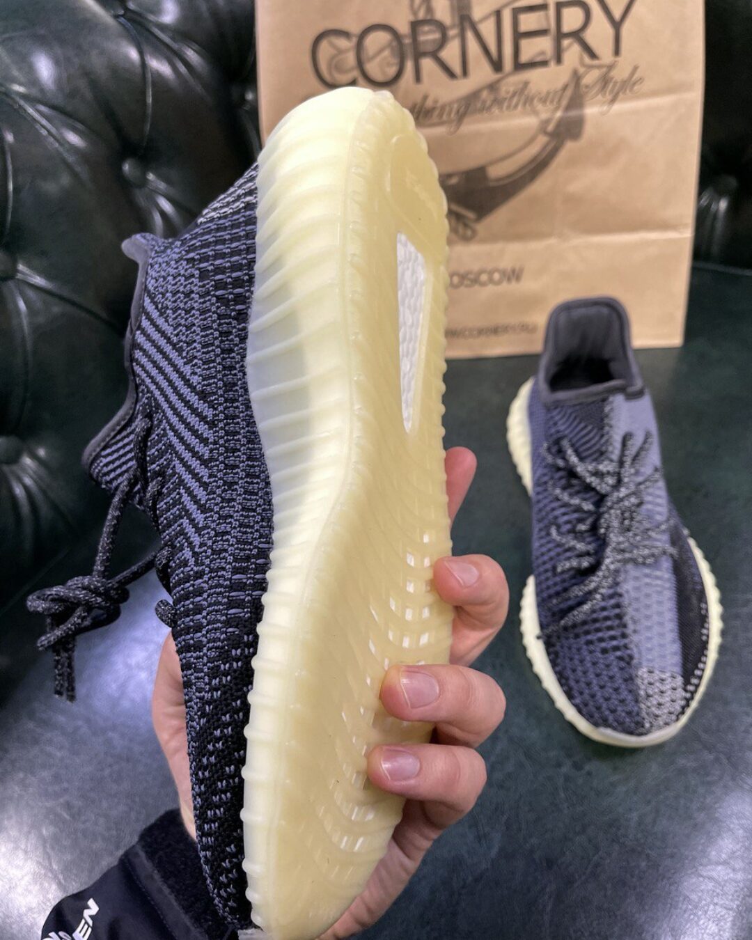 Yeezy 350 V2 Asriel — изображение 2