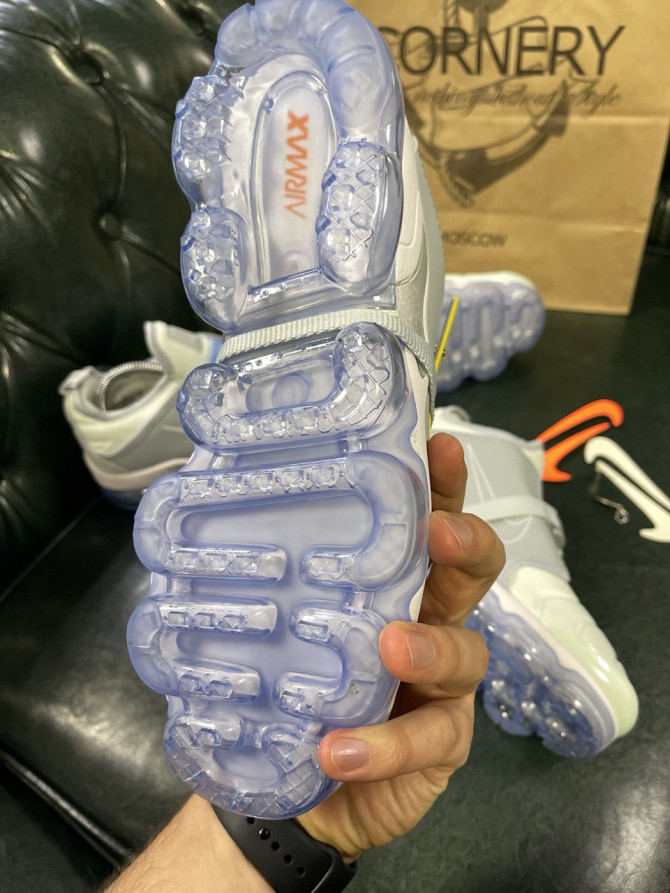 Кроссовки Nike Air VaporMax Plus On — изображение 4