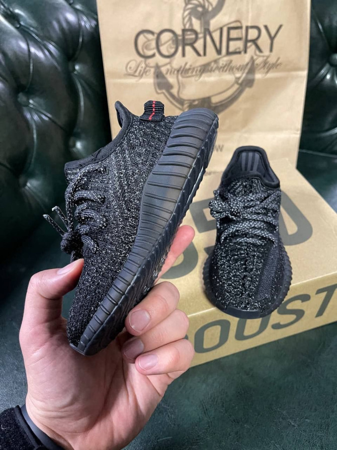Yeezy 350 Kids "Black Reflective" — изображение 2