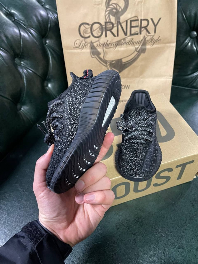Yeezy 350 Kids "Black Reflective" — изображение 3