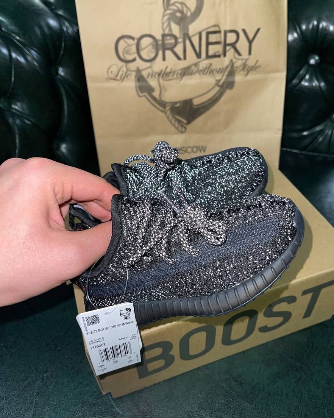 Yeezy 350 Kids "Black Reflective" — изображение 4