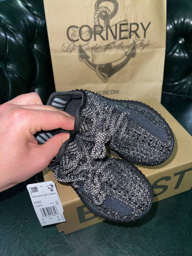 Yeezy 350 Kids "Black Reflective" — изображение 5