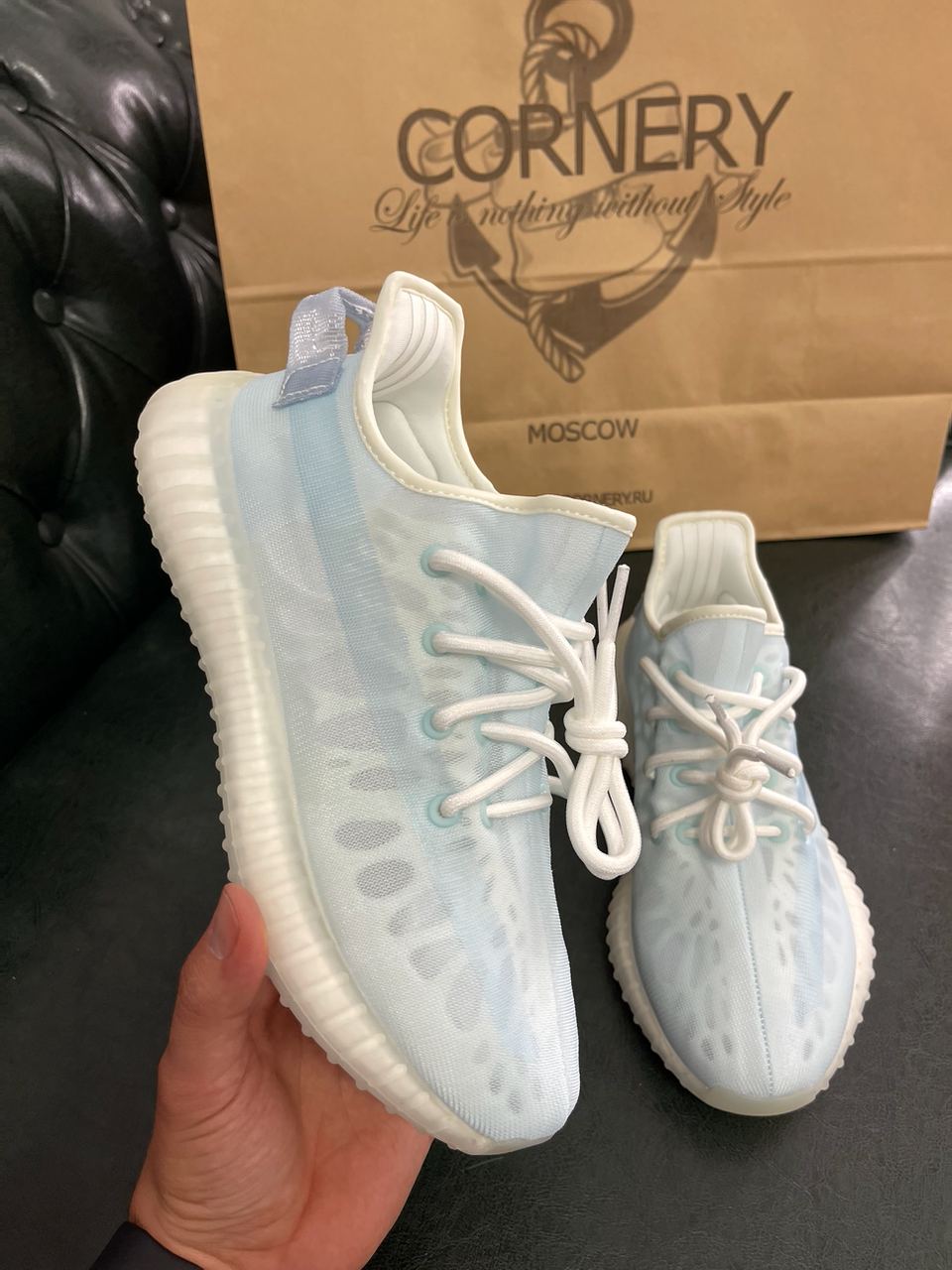 Yeezy 350 V2 Mono Ice — фото 1