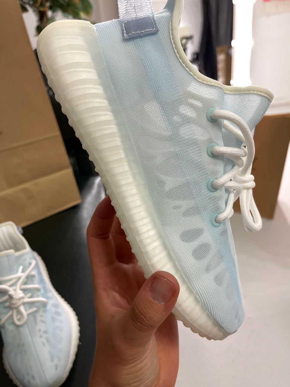 Yeezy 350 V2 Mono Ice — фото 2