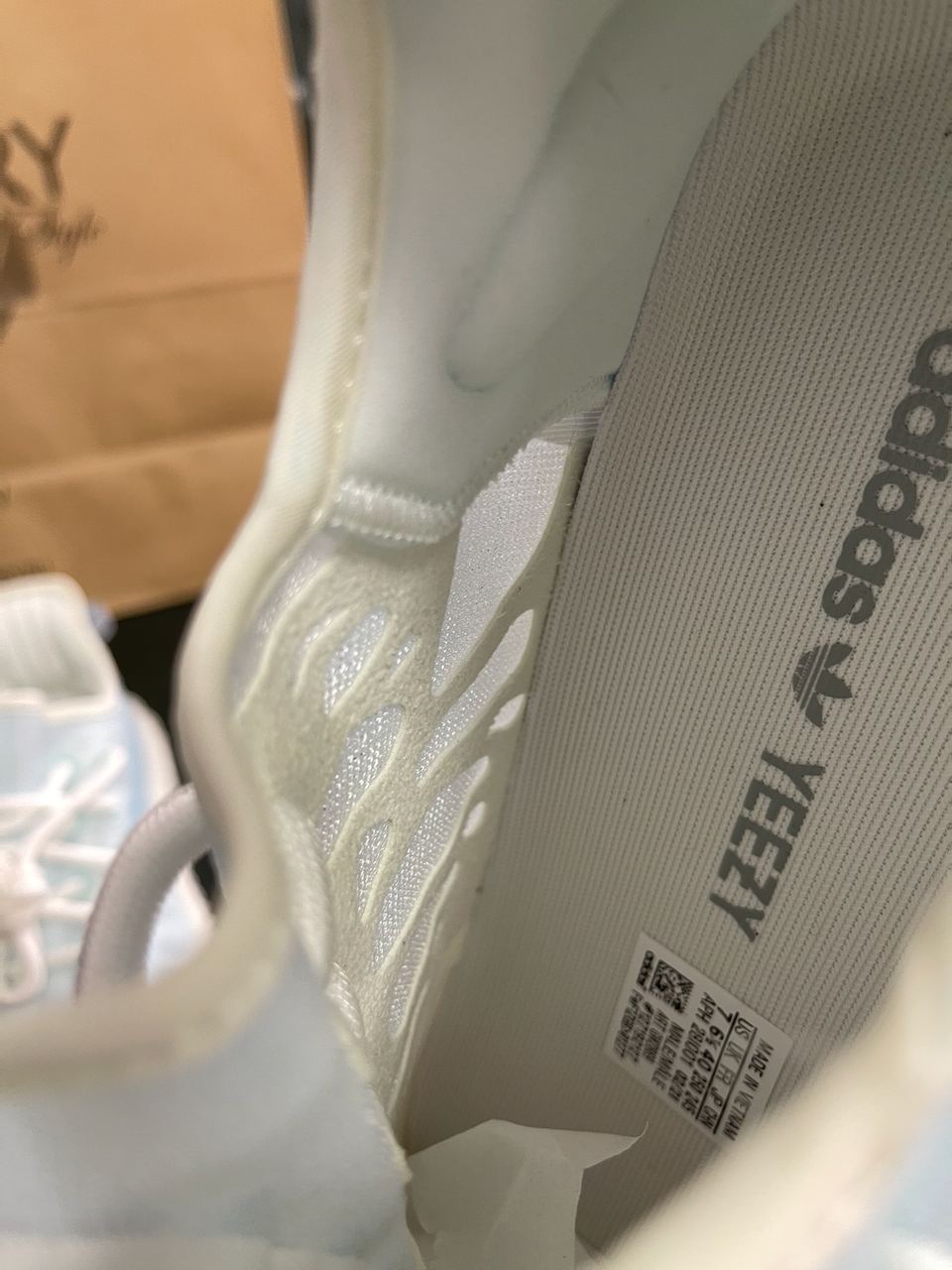 Yeezy 350 V2 Mono Ice — фото 7