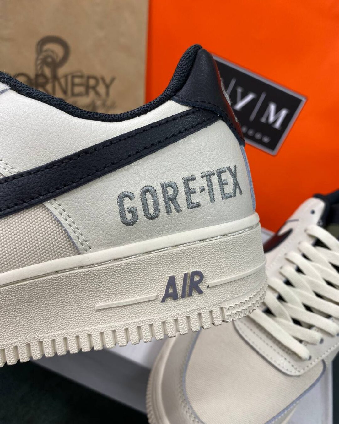 Кроссовки Nike Air Force 1 Low Gore-Tex — изображение 6