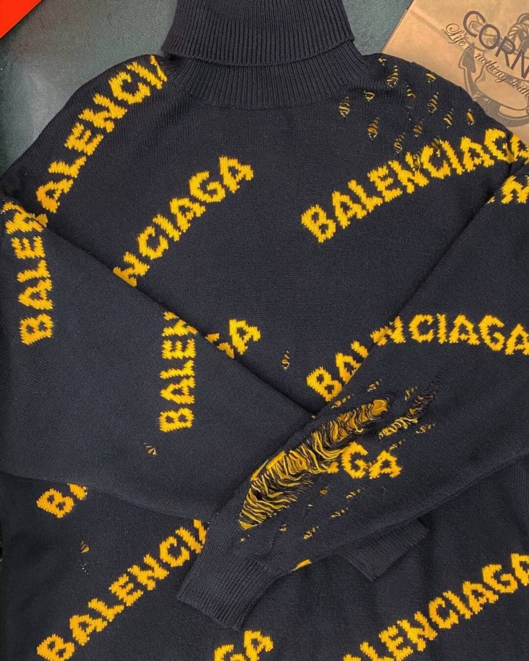 Свитер Balenciaga — изображение 2