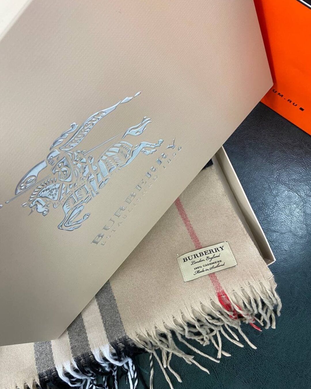 Шарф Burberry — изображение 3