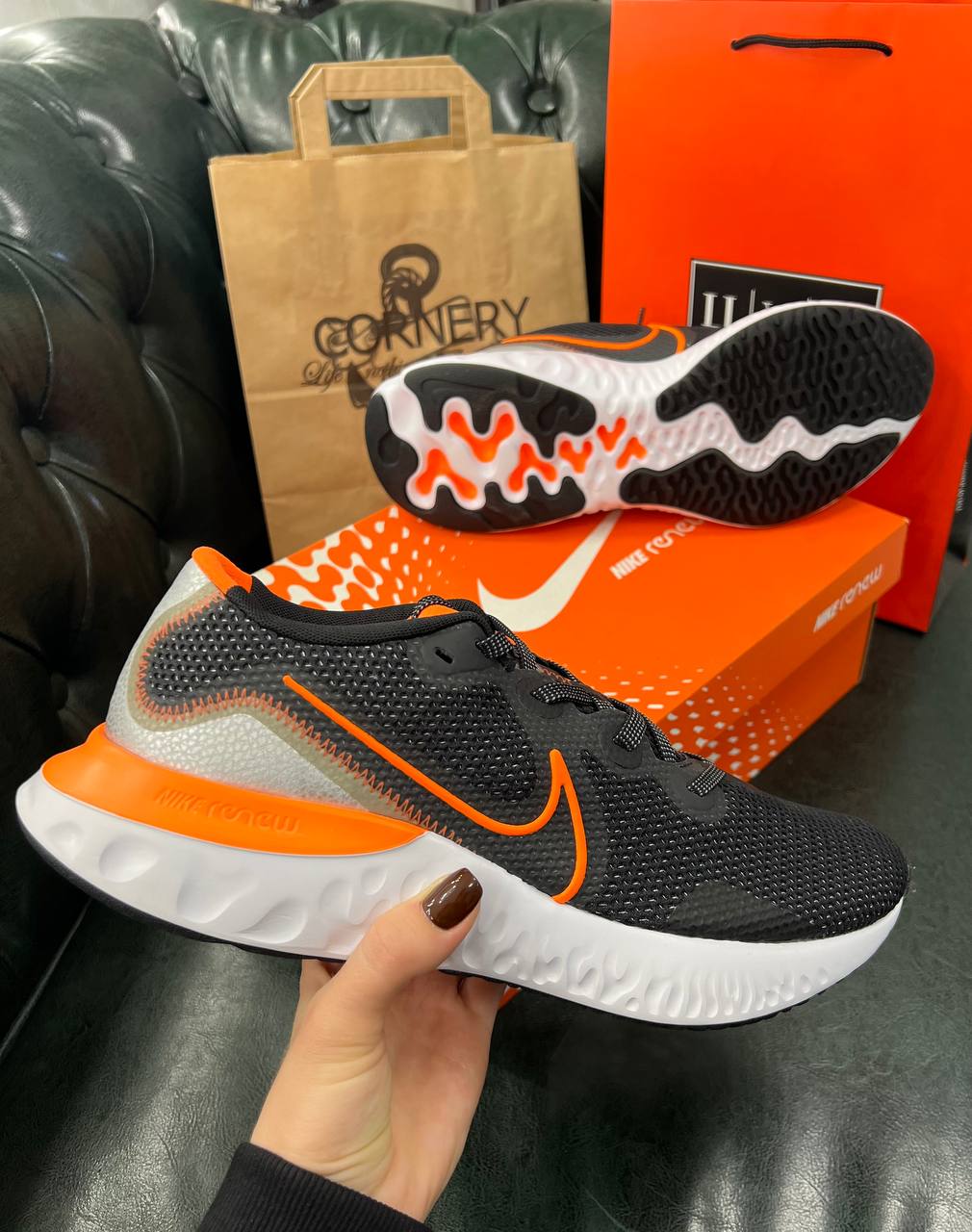 Кроссовки Nike Renew Run Black Total Orange — фото 2