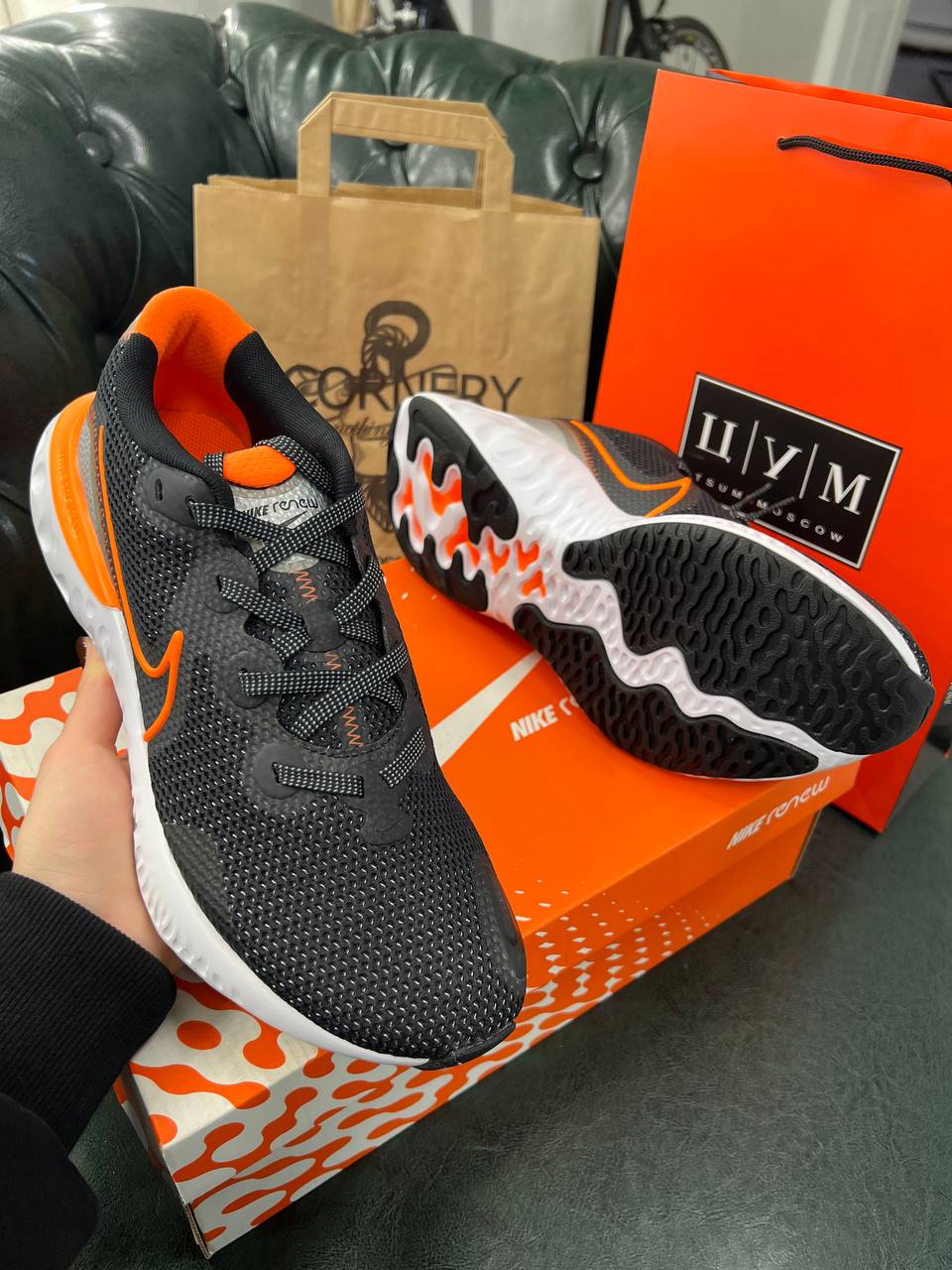 Кроссовки Nike Renew Run Black Total Orange — фото 1