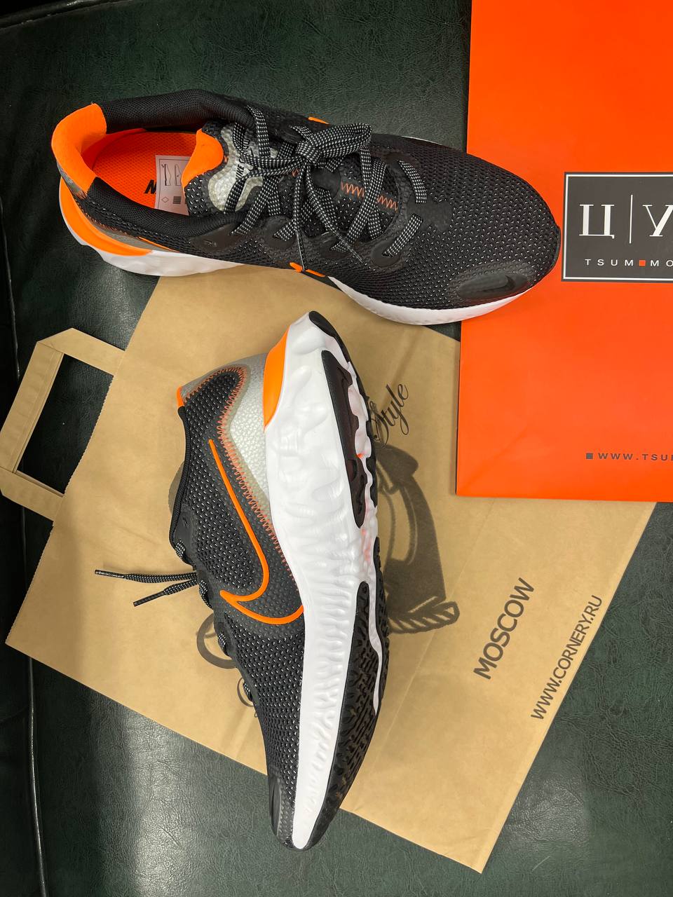 Кроссовки Nike Renew Run Black Total Orange — фото 3