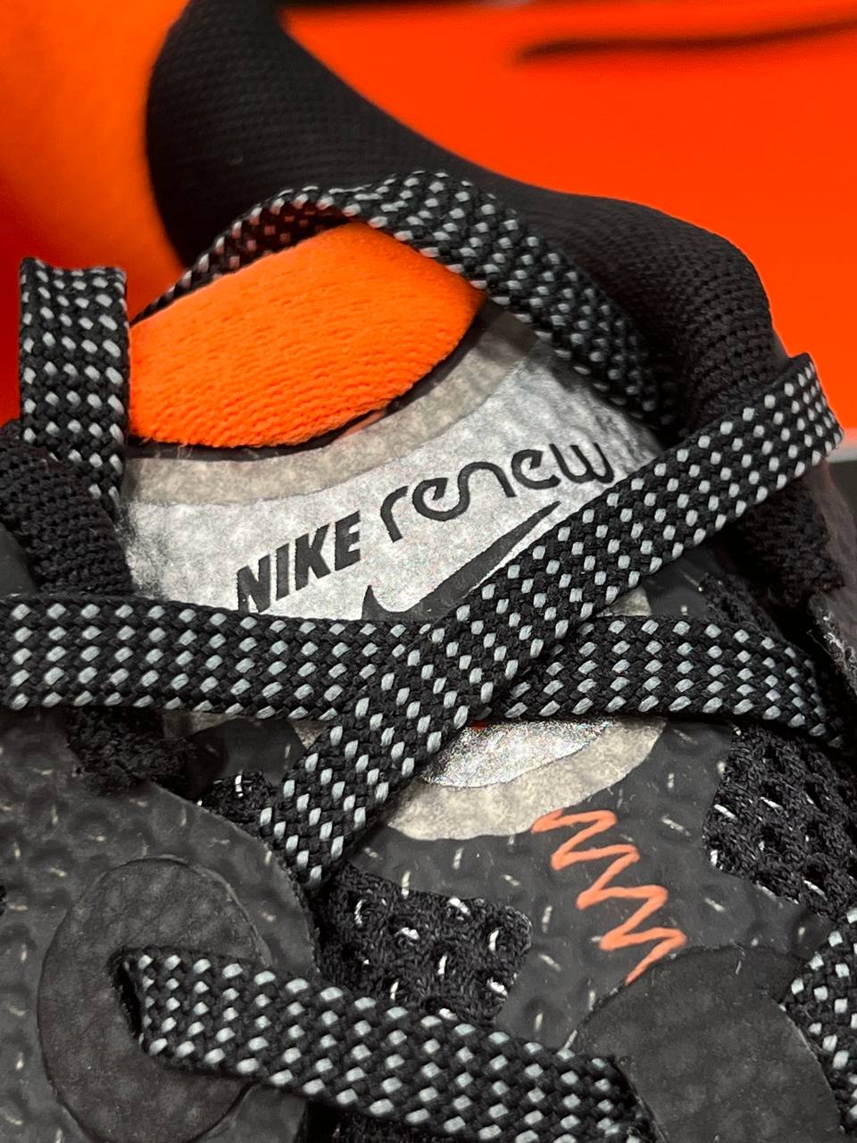 Кроссовки Nike Renew Run Black Total Orange — фото 9