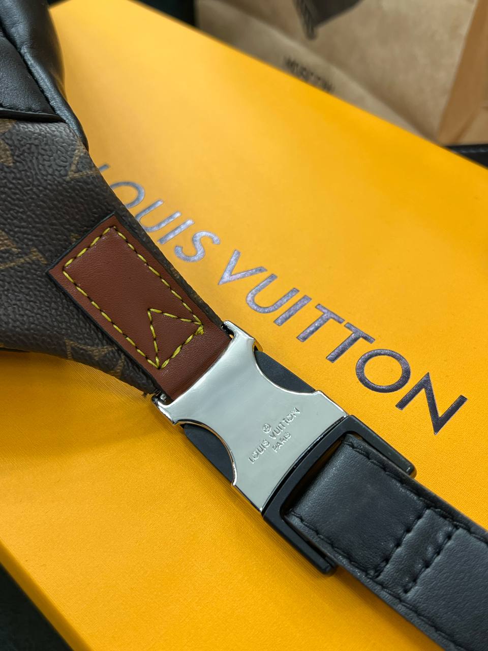Сумка Louis Vuitton Campus — фото 8